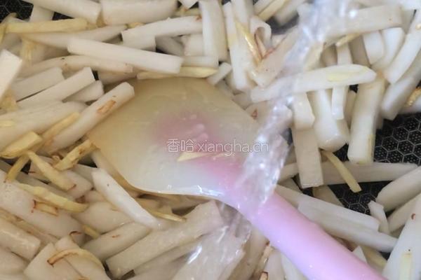 荠菜冬笋炒年糕的做法图解9
