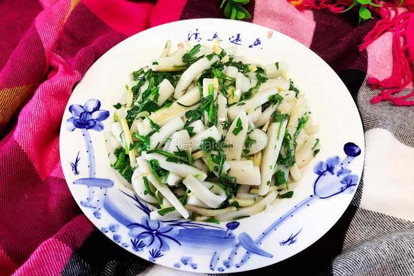 荠菜冬笋炒年糕的做法图解12