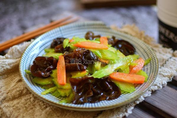 西芹炒木耳的做法图解11
