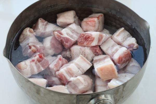 红烧肉炖土豆的做法图解2