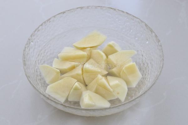 红烧肉炖土豆的做法图解5