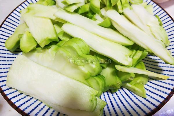 五花肉炒菜头的做法图解3