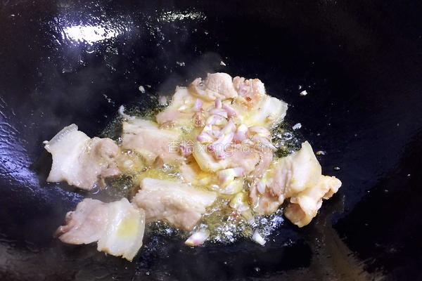 五花肉炒酸菜的做法图解7