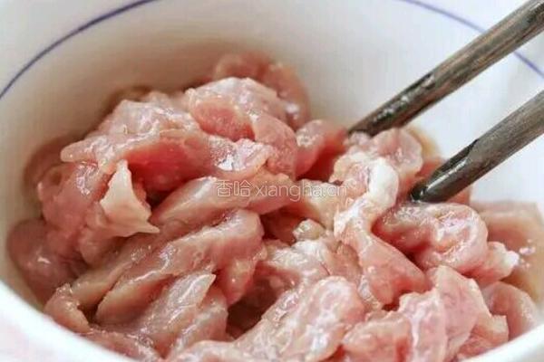 黄豆芽炒粉条的做法图解1