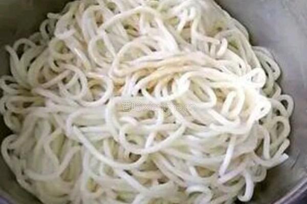 炒面条的做法图解2