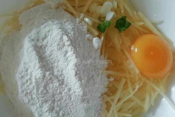 土豆鸡蛋饼简易做法的做法图解2