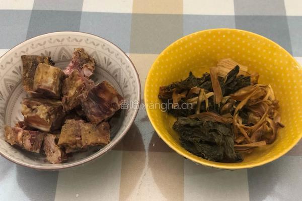 粤式－烧骨菜干粥的做法图解2