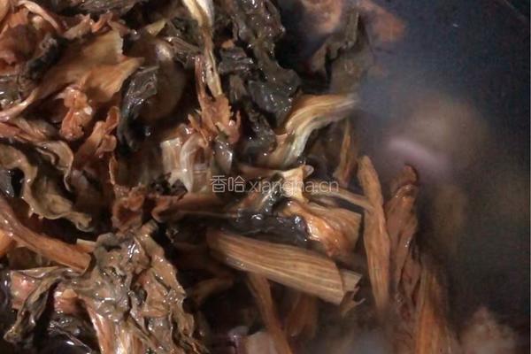粤式－烧骨菜干粥的做法图解5