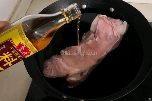 萝卜烧牛腩的做法图解1