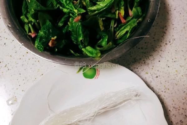 酱香菠菜拌粉丝的做法图解1