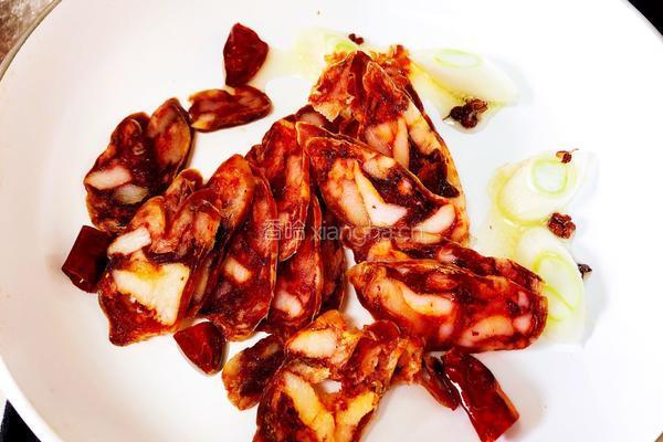 芹菜炒腊肉的做法图解5