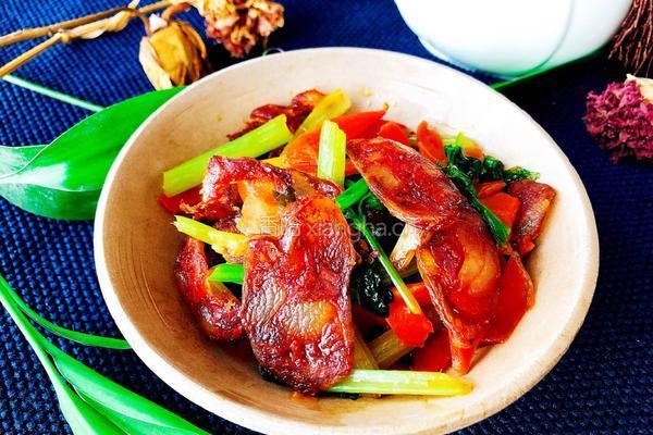 芹菜炒腊肉的做法图解11