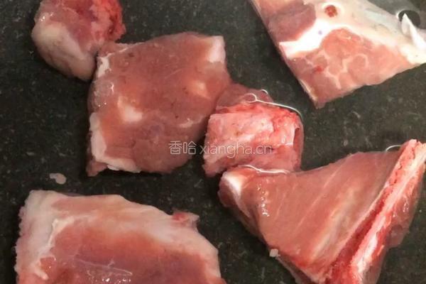 粤式靓汤－猴头菇虫草花扇骨汤的做法图解1