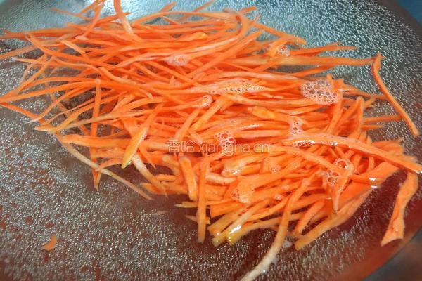 胡萝卜炝芹菜的做法图解4