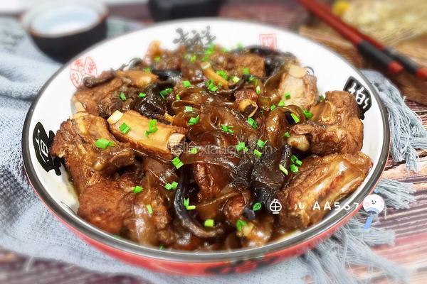 排骨粉条炖蘑菇的做法图解16