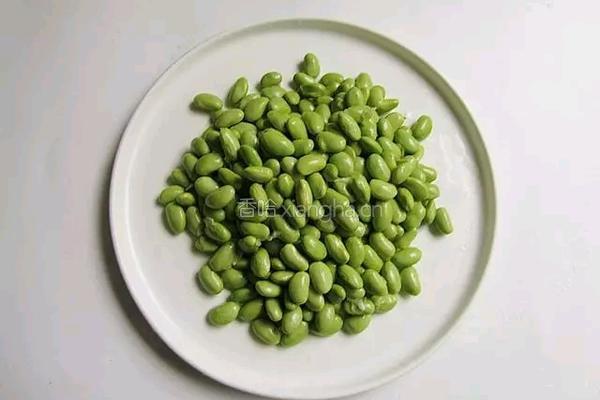 海鲜菇炒毛豆的做法图解2
