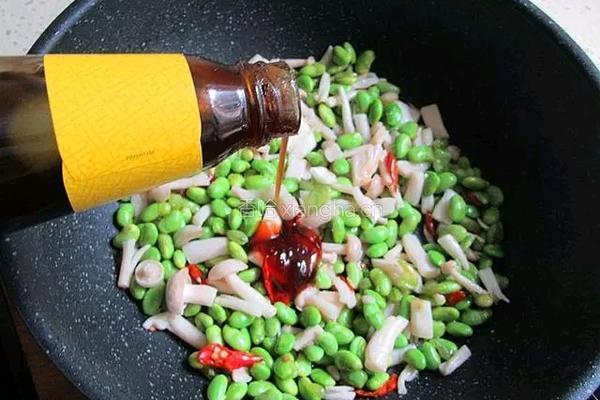 海鲜菇炒毛豆的做法图解7