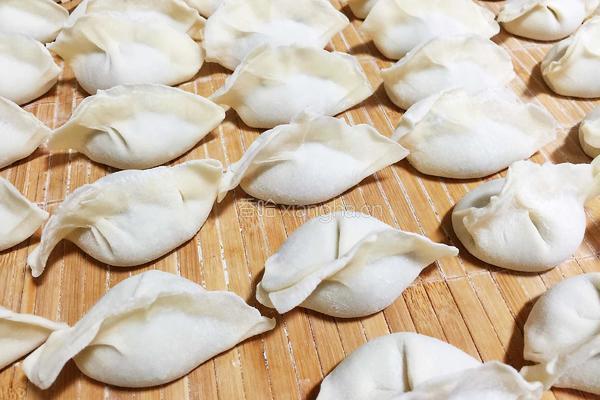 猪肉蒜苗水饺的做法图解12