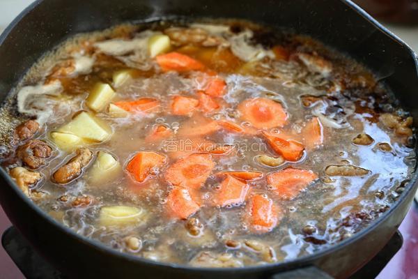 牛肉胡萝卜炖土豆的做法图解6