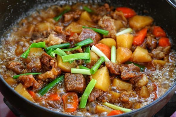 牛肉胡萝卜炖土豆的做法图解7