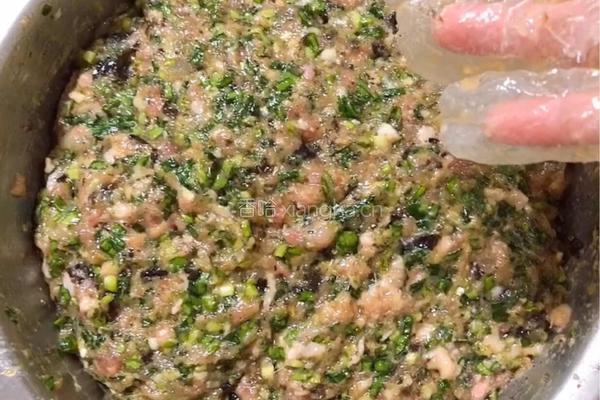 韭菜三鲜水饺的做法图解4