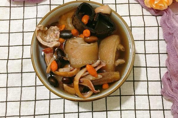闽南黑豆杜仲鱿鱼炖猪尾巴的做法图解9