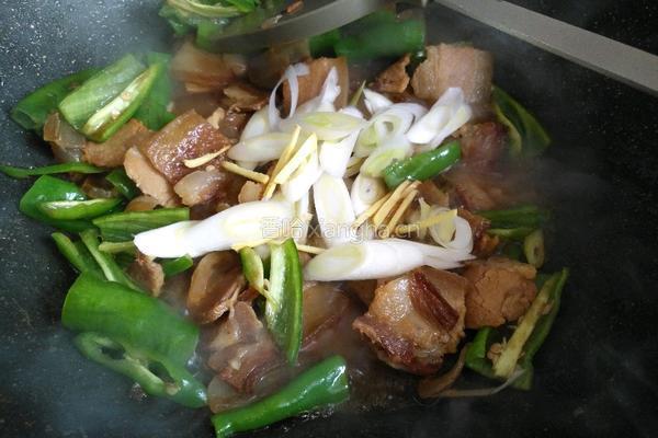  螺丝椒炒腊肉的做法图解13