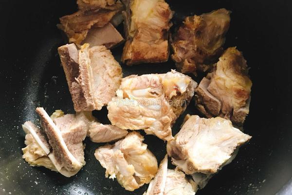 莲藕龙骨汤的做法图解5