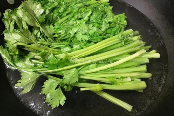  爽口香芹的做法图解4