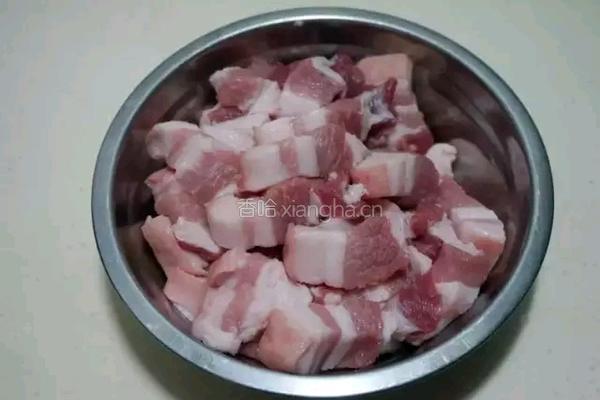 红烧肉煨蛋的做法图解1