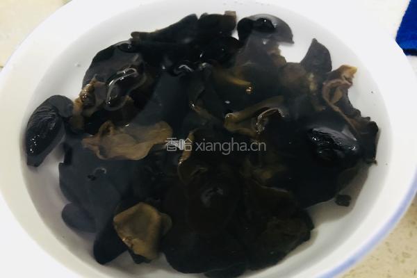 凉拌黑木耳的做法图解2