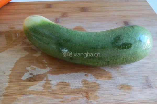 新文美食 花开富贵 清蒸青红萝卜的做法图解1