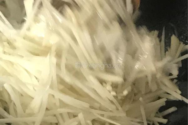 鸡蛋饼炒土豆丝的做法图解3