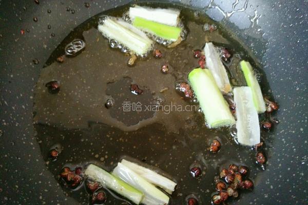 菠菜花生仁的做法图解5