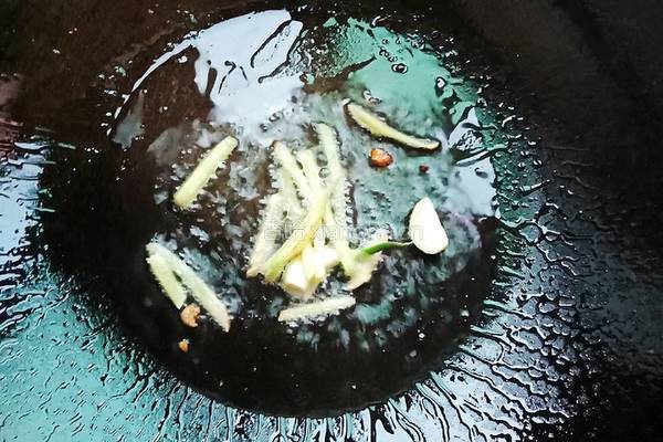蒜苗肉丝的做法图解7