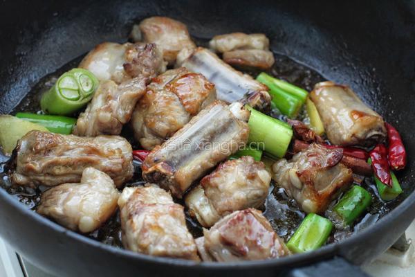 排骨烧年糕的做法图解5