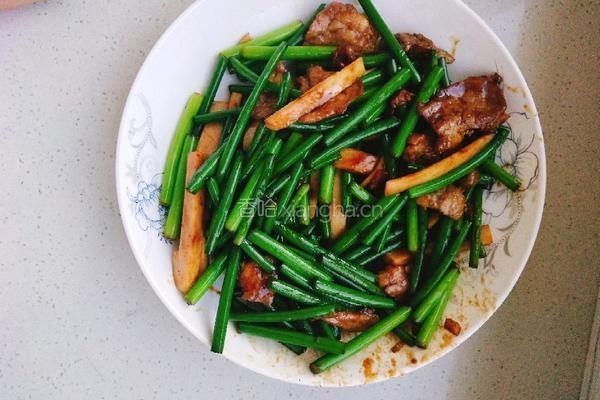 火腿蒜薹炒肉的做法图解7