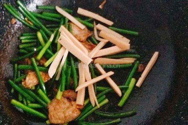 火腿蒜薹炒肉的做法图解6