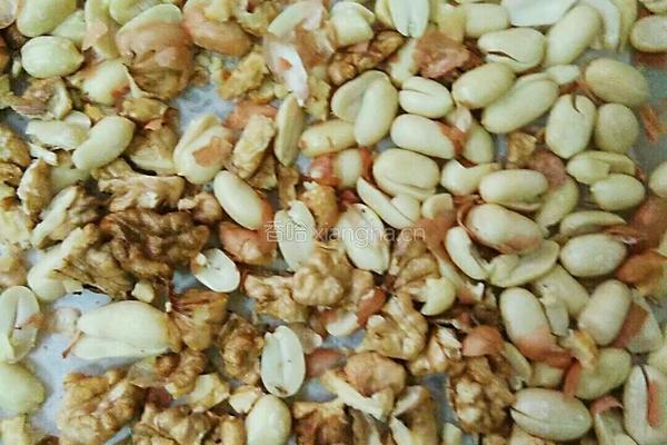 果仁拌菠菜的做法图解4