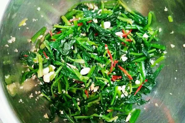 果仁拌菠菜的做法图解7