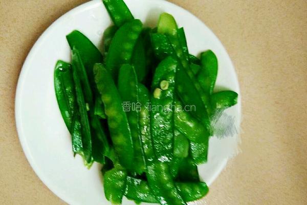 腊肠炒荷兰豆的做法图解4