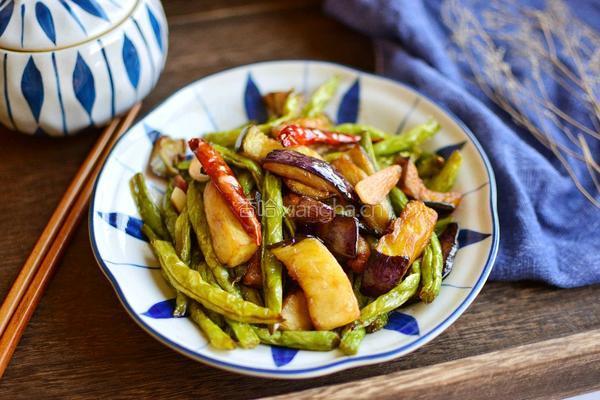 干煸豆角茄子的做法图解10