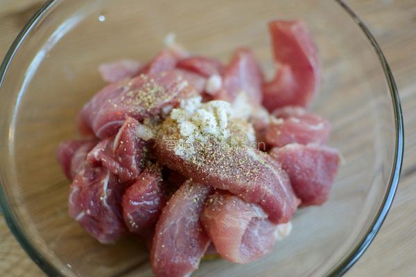 干炸小酥肉的做法图解2