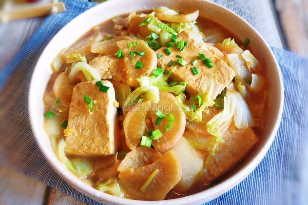 萝卜白菜炖豆腐的做法图解1