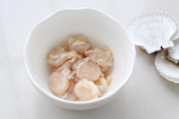 蒜蓉粉丝蒸扇贝的做法图解2
