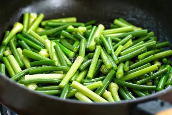 蒜苔炒肉的做法图解6