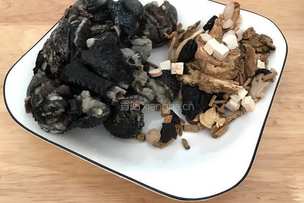 八珍乌鸡汤的做法图解1