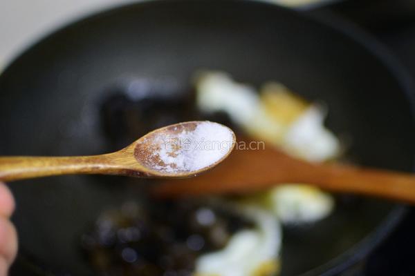 木耳炒鸡蛋的做法图解7