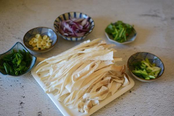 手撕蚝油杏鲍菇的做法图解2
