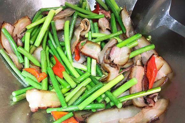 四川—蒜苔炒腊肉的做法图解9